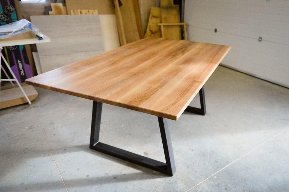 Table design contemporain noyer massif